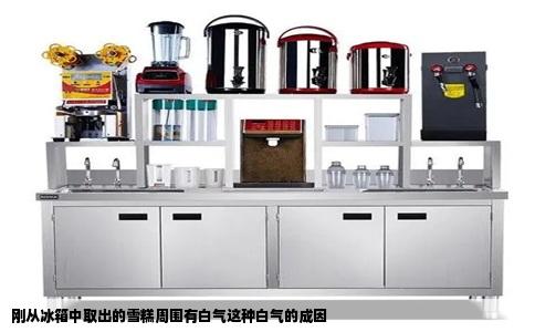 刚从冰箱中取出的雪糕周围有白气这种白气的成因